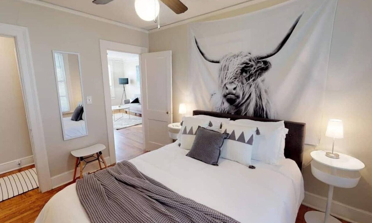 Montgomery Apartment | Stroll to Cafes & Grocer w/King Bed