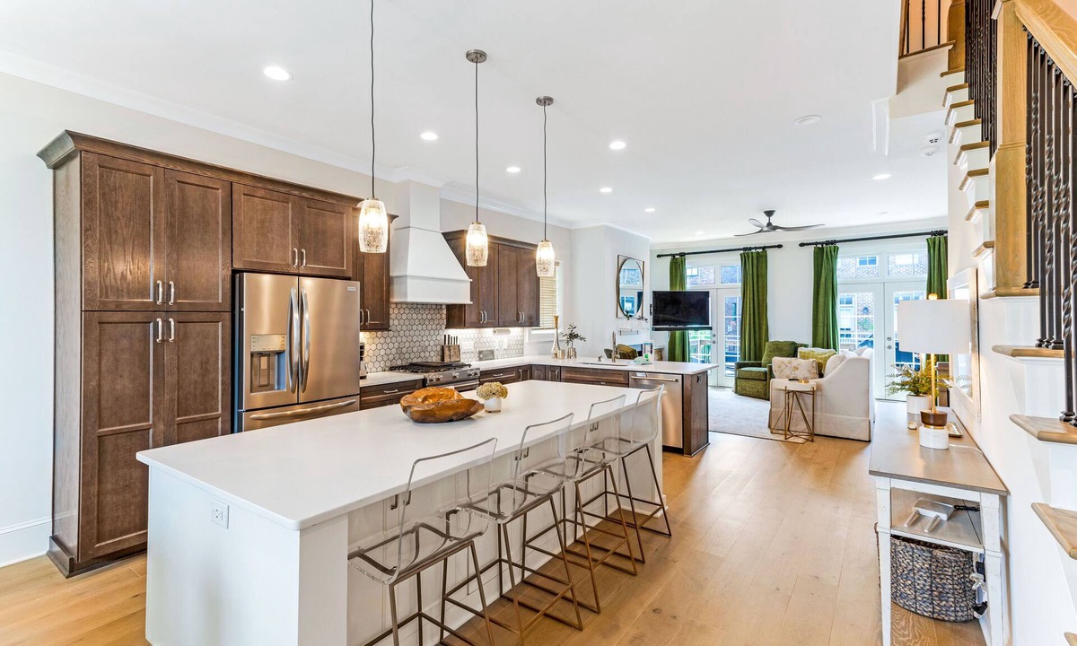 Hitch Village - Fred Wessels Homes House | Stunning Eastern Wharf Riverwalk Home w/Parking by Lucky Savannah