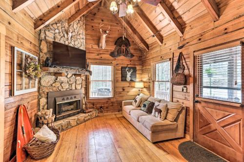 Walnut Mountain House | Stunning Ellijay Cabin w/Community Amenities