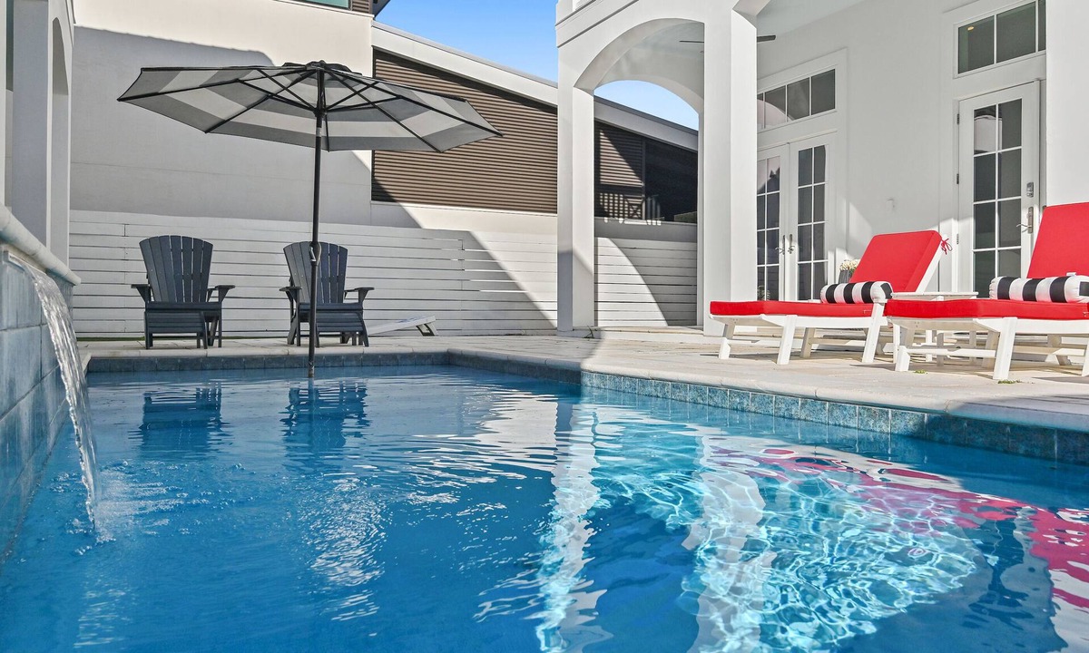 San Juan House | Stunning New Main & Carriage House with Private Pool- 59 Barcelona Avenue