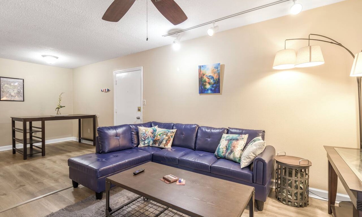 Gainesville Apartment | Stylish 1BR Getaway Near UF & Dining