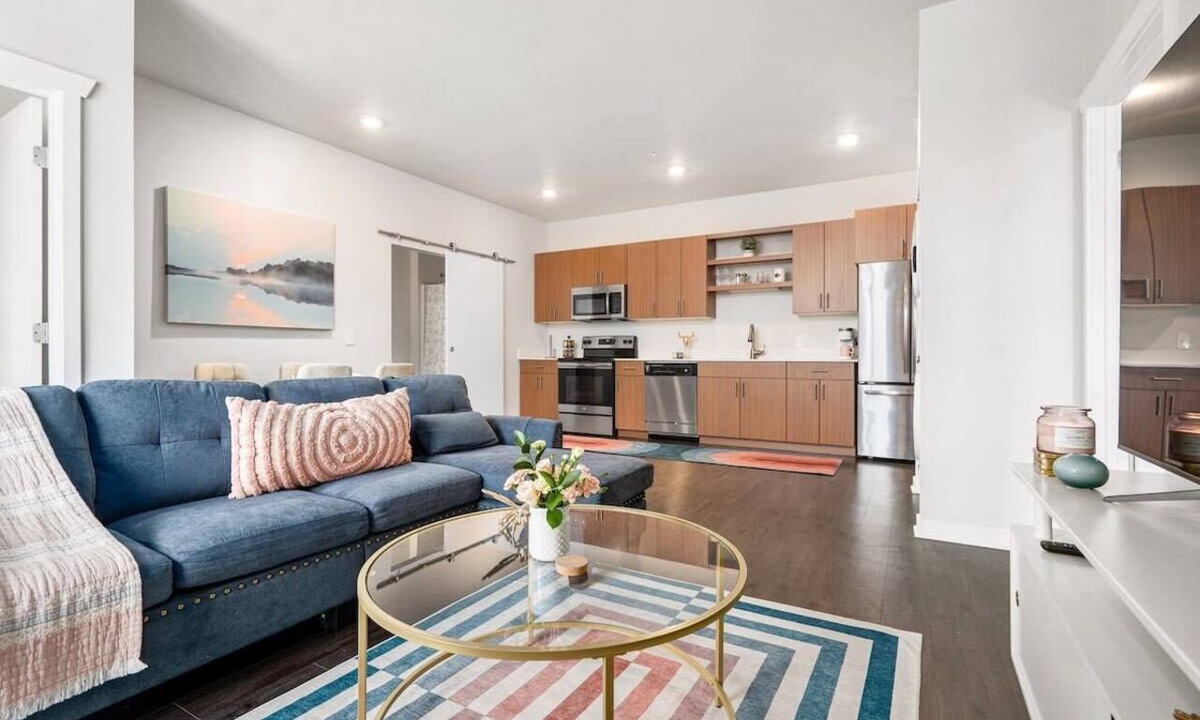 Traverse City Condo | Stylish 2BR Suite Near DT Traverse City + Smart TV