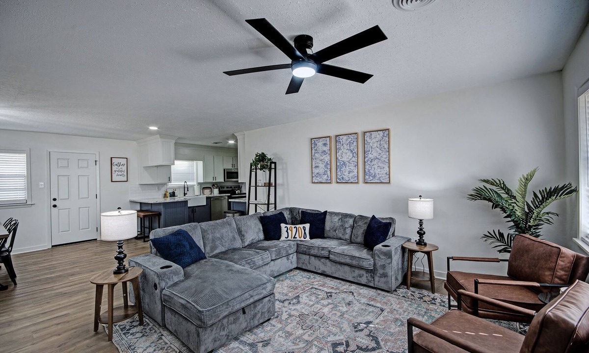 Pearl House | Stylish Comfort Near Jackson