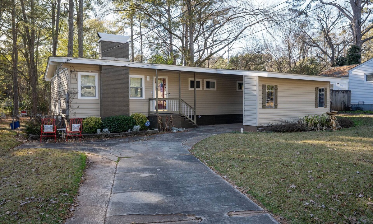 Crestline Heights House | Stylish Stay in Crestwood-South