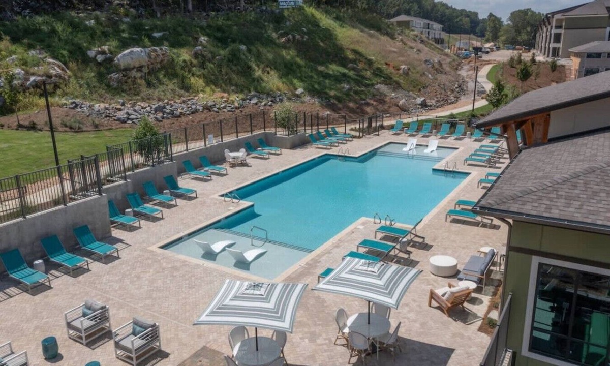 Pelham Apartment | Stylish Stay Off I-65 Pets Welcome!