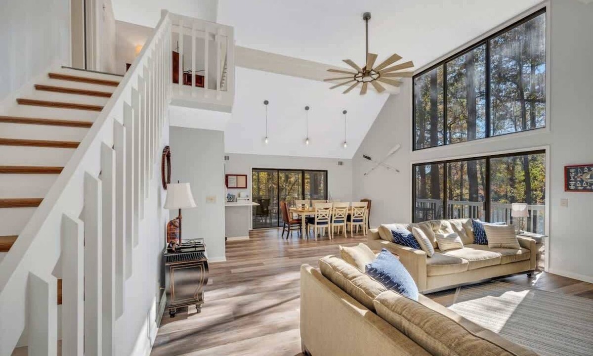 Buckhead House | Sugar Creek Retreat - Come Stay & Play at The Lake