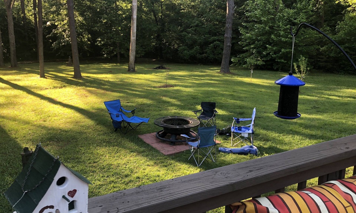 Iuka House | Summer Openings! Perfect spot on lake for fishing! Spacious home & backyard
