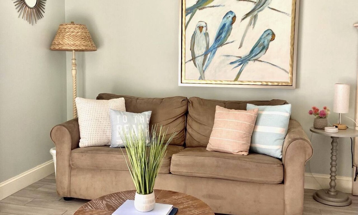Baytowne Wharf Apartment | SUMMER SPECIALS! Beautiful studio w/LARGE BALCONY! Walk to nightlife & dinner