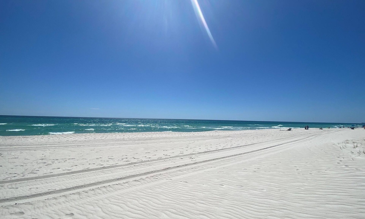 Bid-a-wee Beach House | 🌊 “Sun, sand, and a deal you don’t want to miss—let’s get you to the beach!”