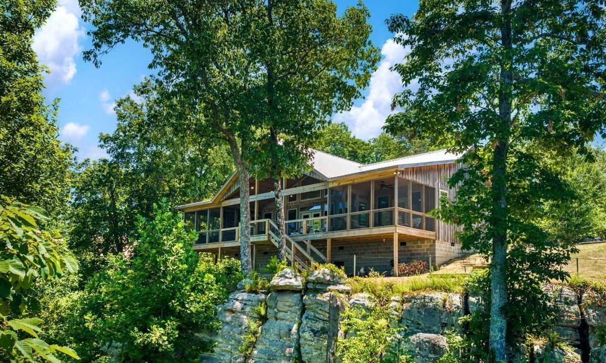 Valley Head Cabin | Sundance Rock -Majestic Cottage with Open Living Spaces and Views in Mentone, Alabama