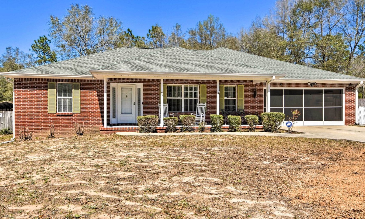 Baker House | Sunny FL Getaway on 1 Acre w/ Patio & Porch!
