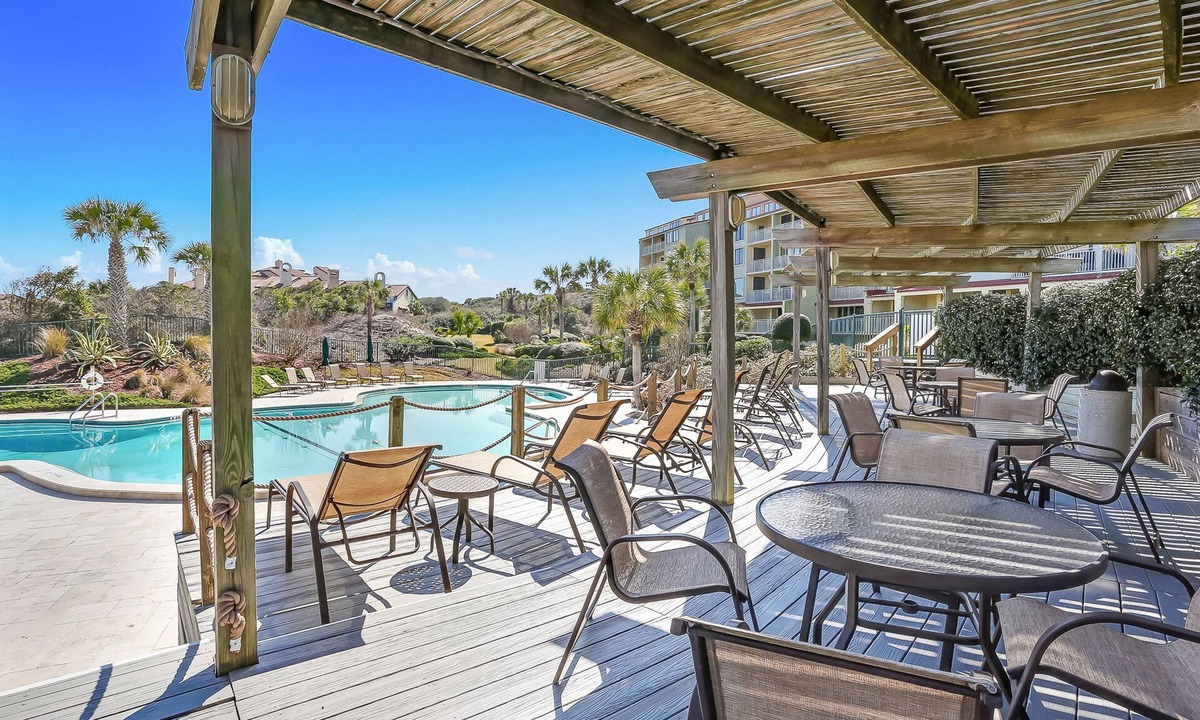 Fernandina Beach Condo | Sunny, oceanfront condo with great views, balcony & outdoor pool