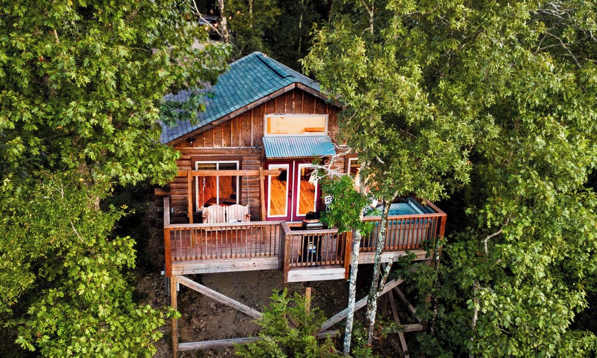 Mid America Cabin | Sunrise Point Treehouse - Starlight Haven