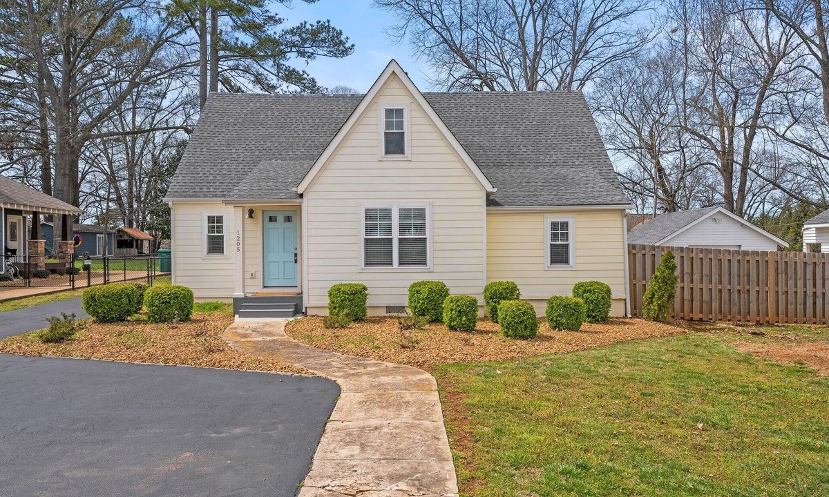 Winchester Cottage | Sunset Cottage on Tims Ford Lake with Private Boat Dock