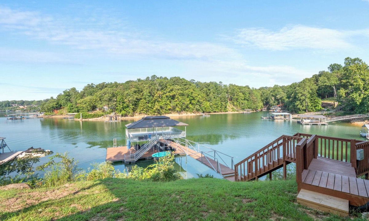 Houston House | Sweet Retreat - Great views of the lake!