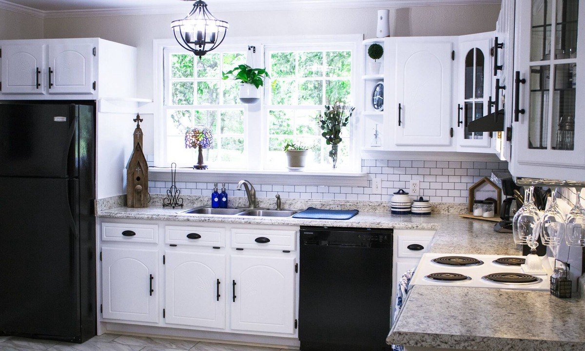 Dothan Cottage | Swing the day away at this adorable 1952 cottage