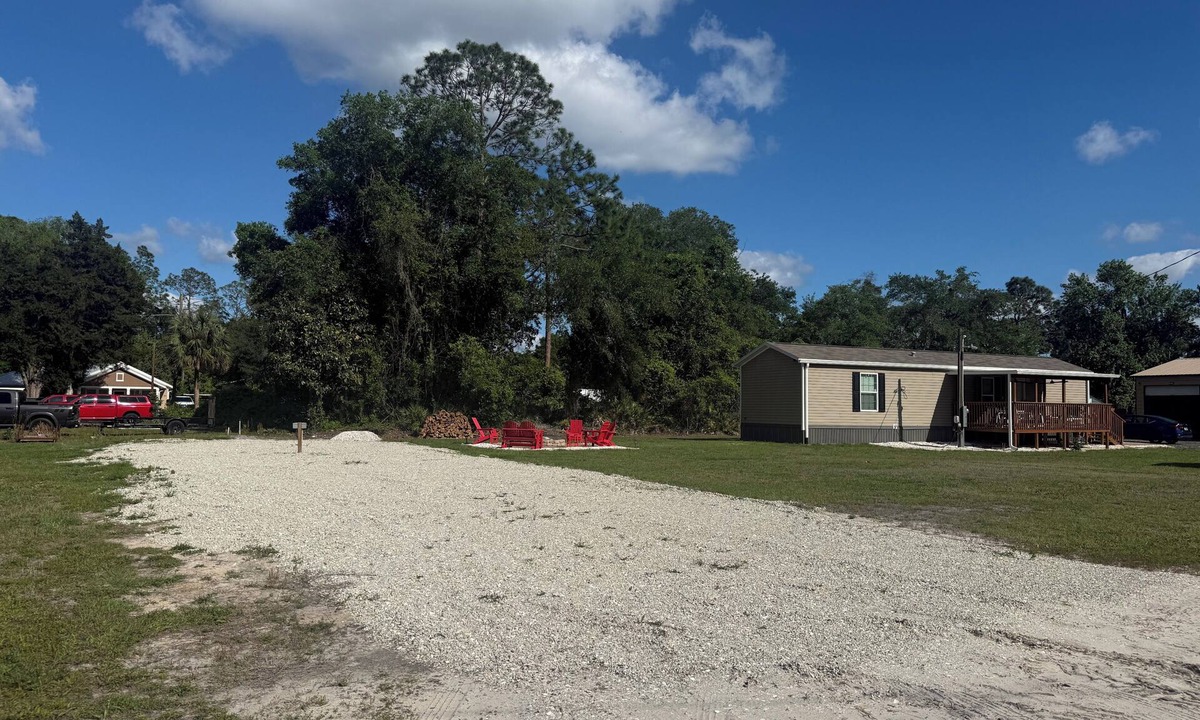 Satsuma RV Rental | Terrific camping site inSatsuma perfectfor your outdoor adventure.Near the river
