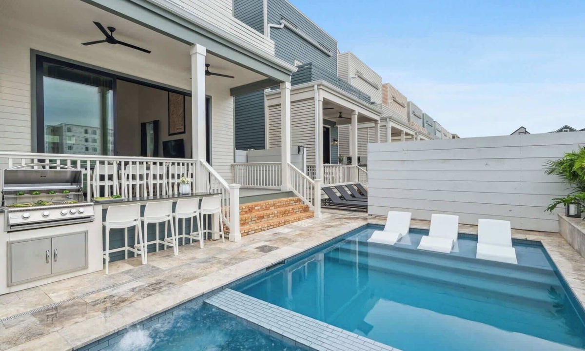 Faubourg Lafayette Hotel | The 1300 | 2 Designer Homes, Walk to St Charles
