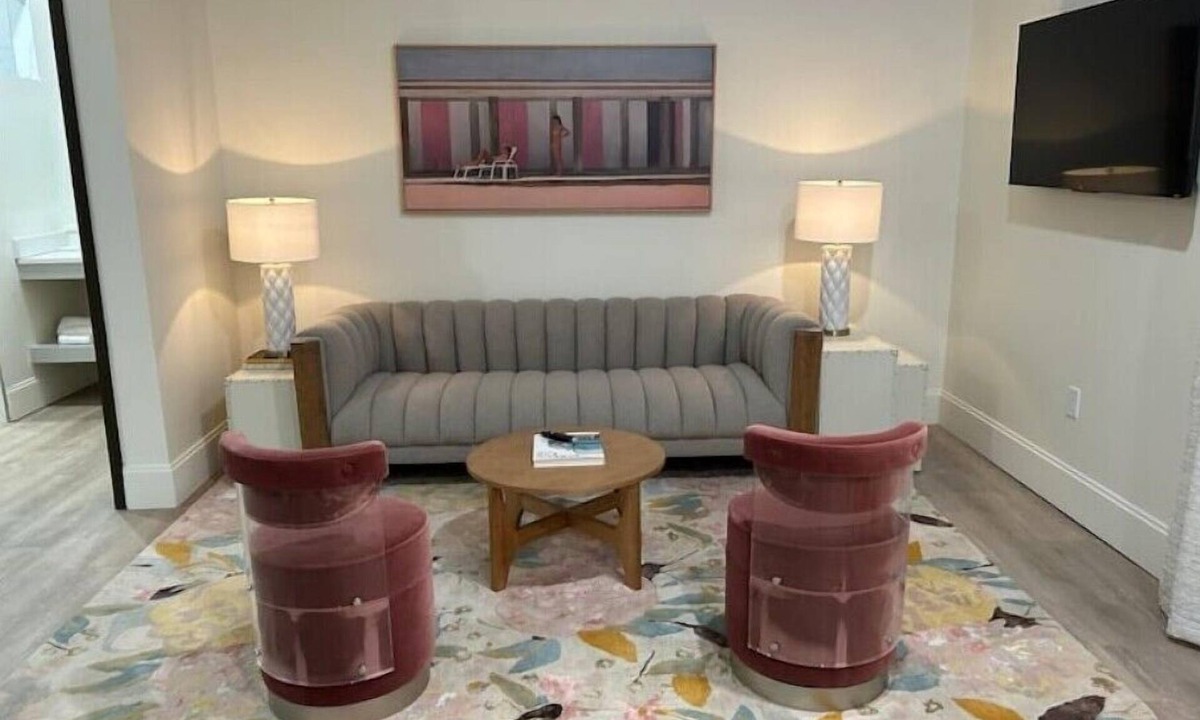 Downtown Jackson Apartment | The 610 Flats: Colorful Corner #23
