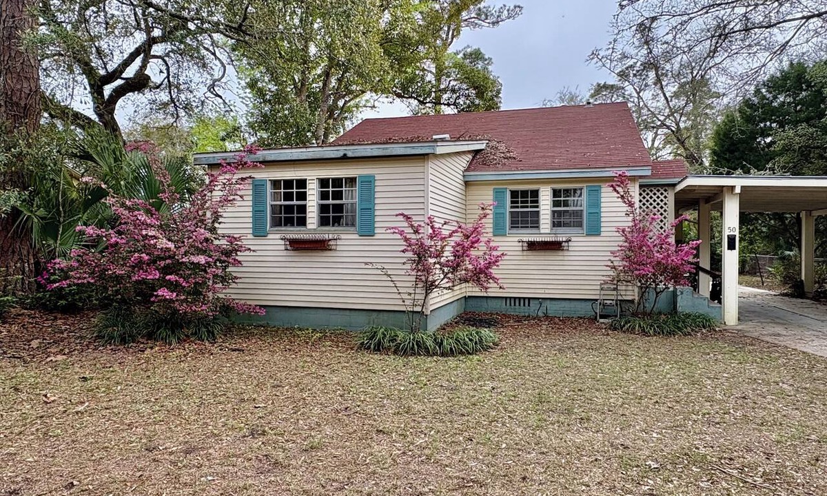 Apalachicola House | The Apalachicola Cottage-Pet Friendly-Historic Neighborhood