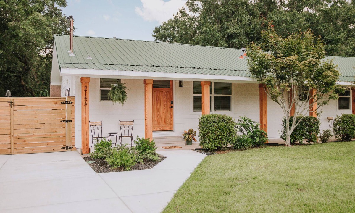 Ocean Springs House | The Beachcomber A - 2 bedroom in Golf Cart District near beaches and downtown!