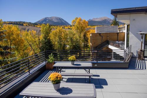 Silverthorne Hotel | The Block Hotel & Commons