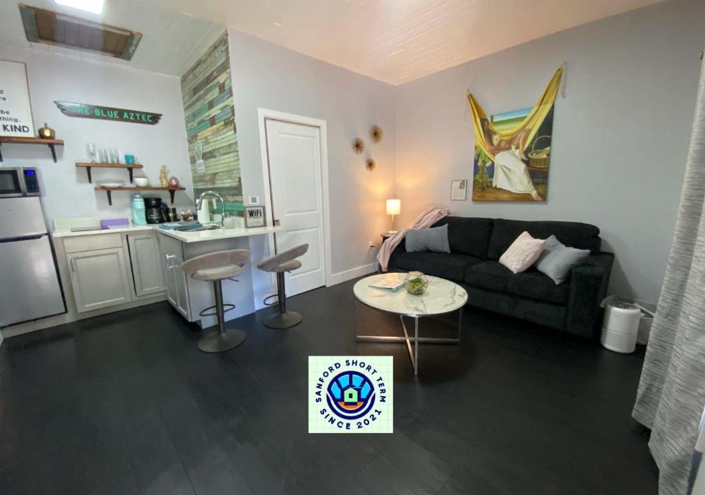 Sanford Apartment | The Blue Aztec