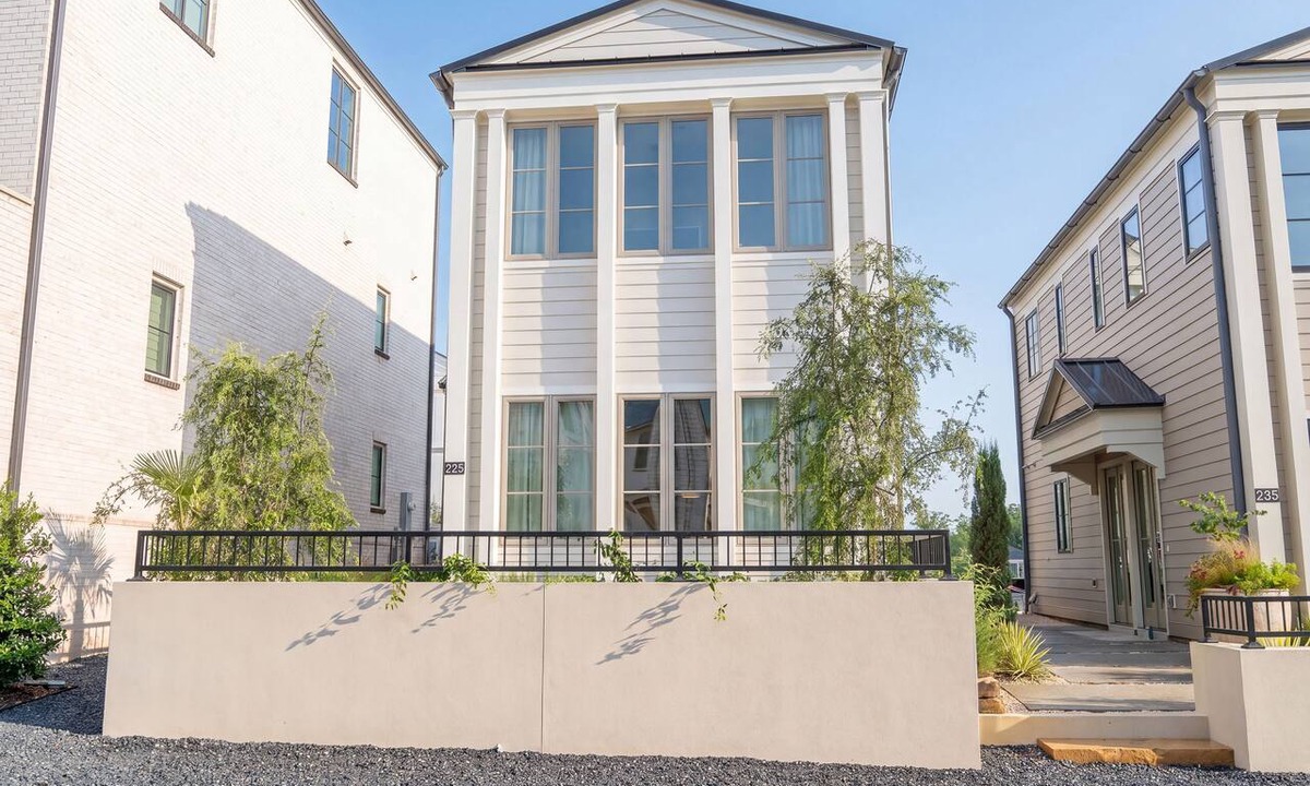 Fayetteville House | The Boho Haven 2BD/2.5BTH