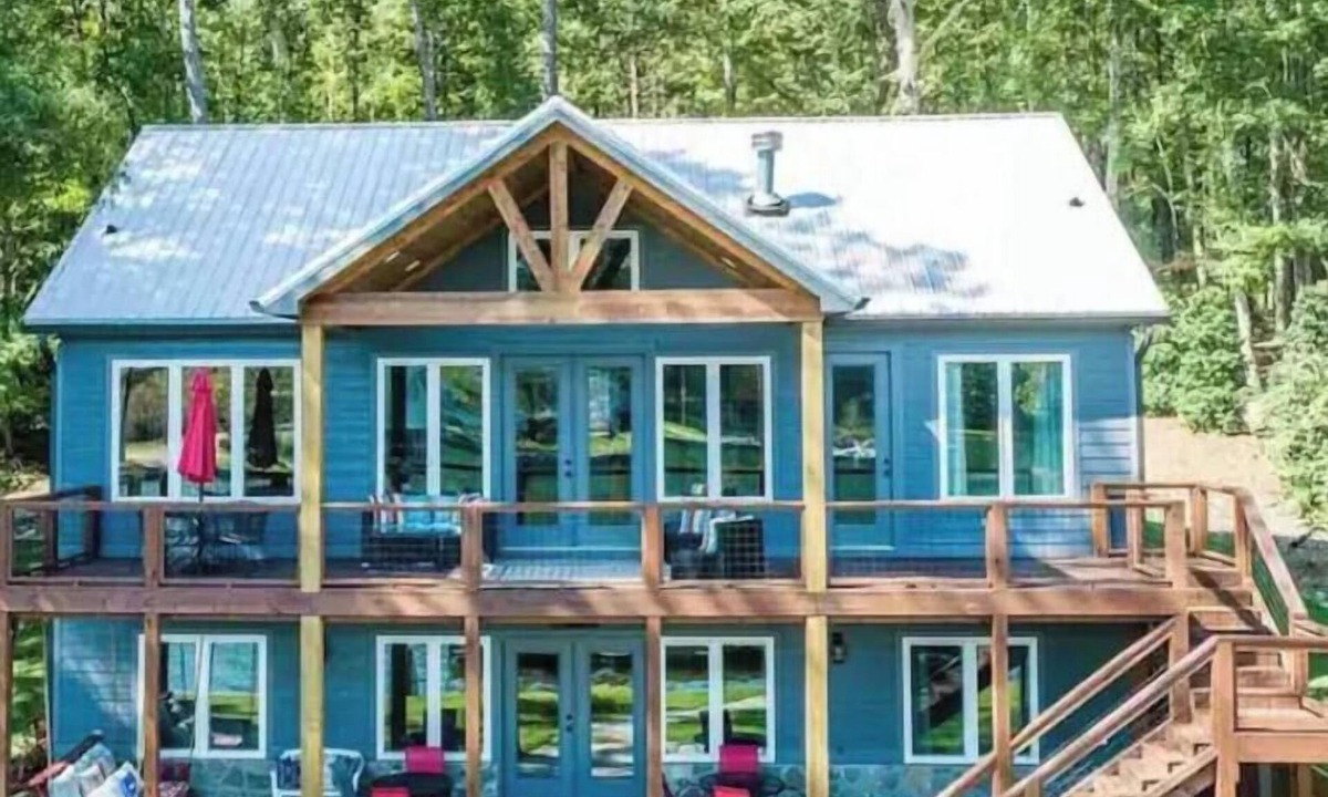 Dadeville House | The CaroBama Whiskey Tango Hotel