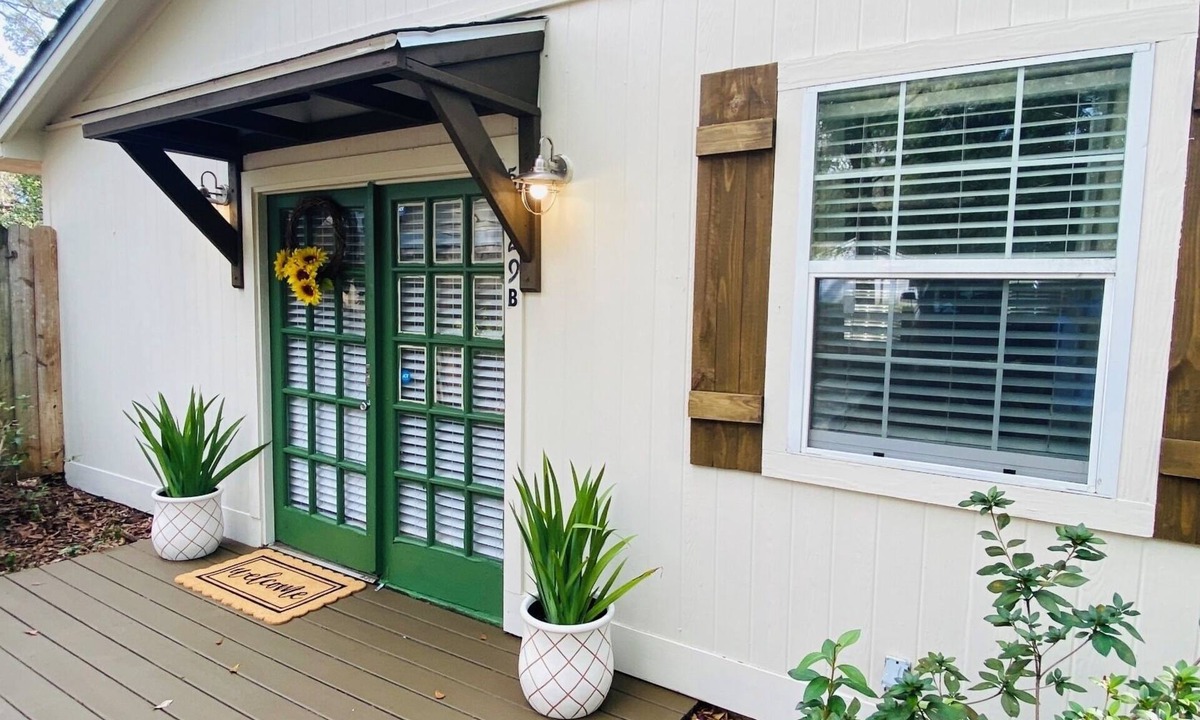 Mobile House | The Cottage on Colonial