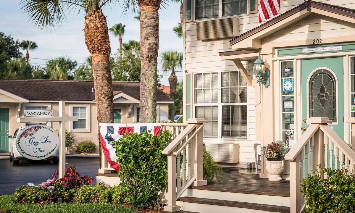 St. Augustine Hotel | The Cozy Inn