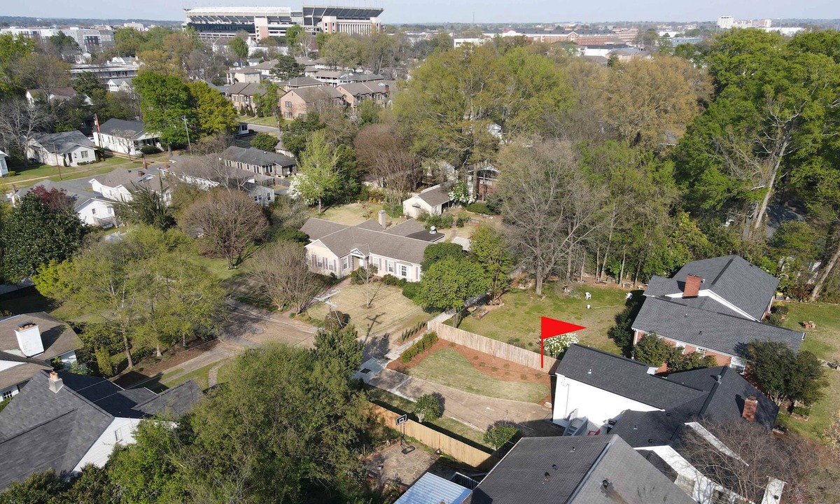 Tuscaloosa House | The Dearing House - 4 BR - Walkable Gameday House