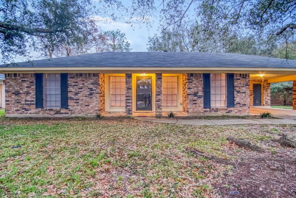 Alexandria Villa | The Ellis House. In quiet neighborhood!