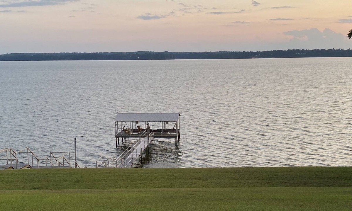Fort Gaines House | THE GEORGIA SHORES Retreat on Lake Eufaula AL. Pet Friendly! Kayak's available.