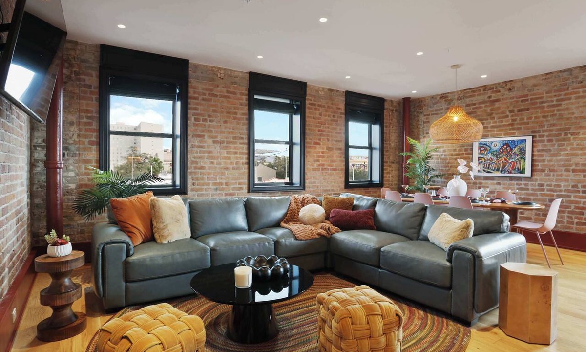 Faubourg Lafayette Hotel | The Gisele: 4BR/4BA for 8 | Pool + Streetcar Stop