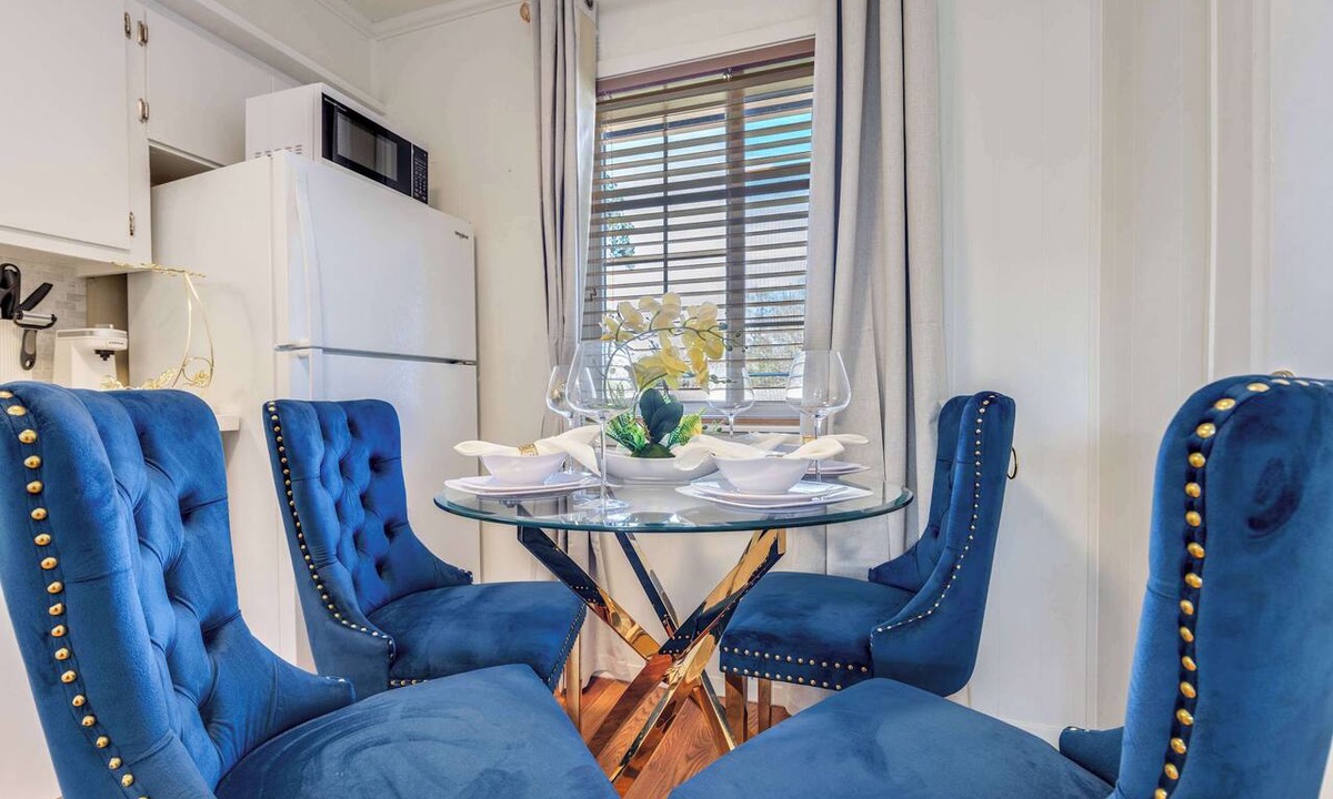Nacogdoches Apartment | The Homestead - Luxury-cozy 2BR Apartments Near SFA & Historic Downtown Nacogdoches
