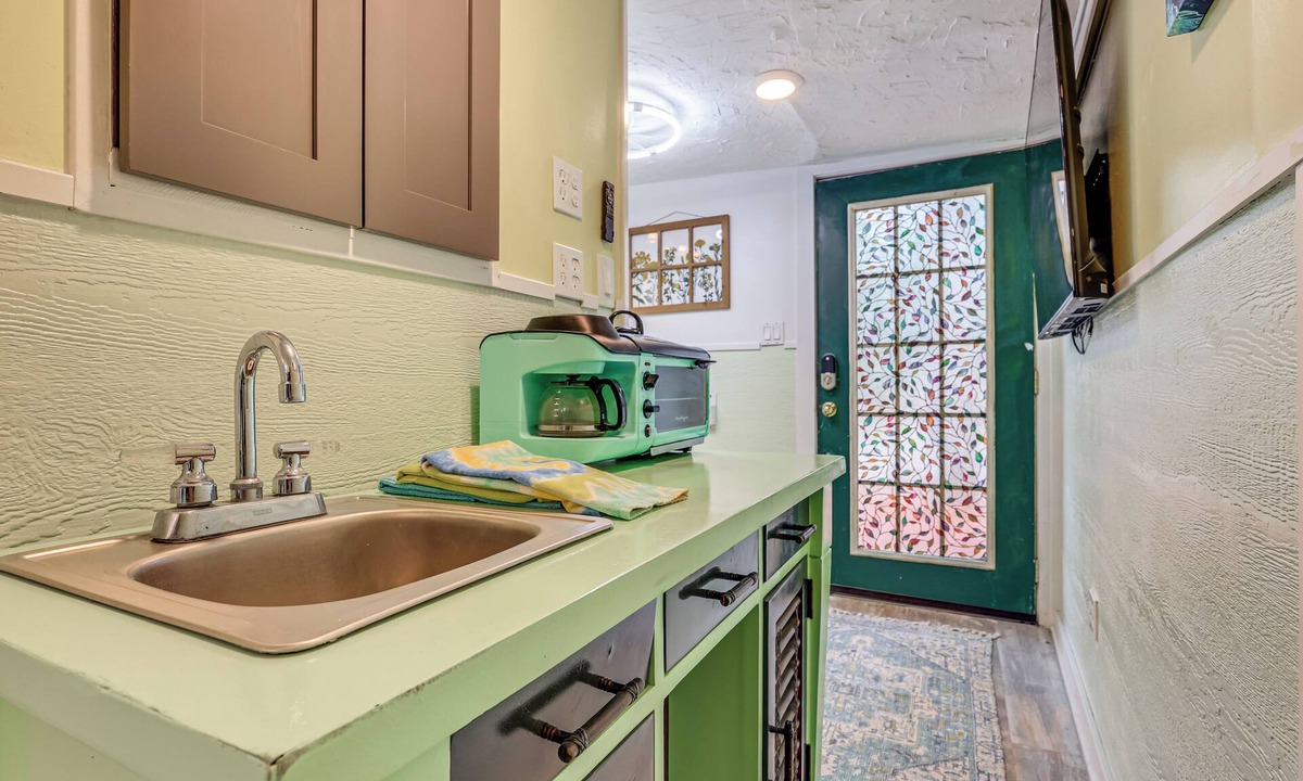 Keystone Heights Apartment | The Humming Bird Suite - Affordable Lakefront Fun
