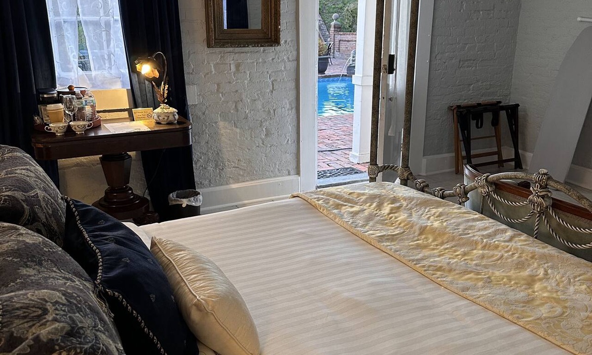 Vicksburg House | The Inn at Cedar Grove