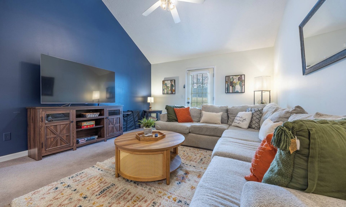 Auburn House | The Kick 6 6BR/6BA Duplex Sleeps 15