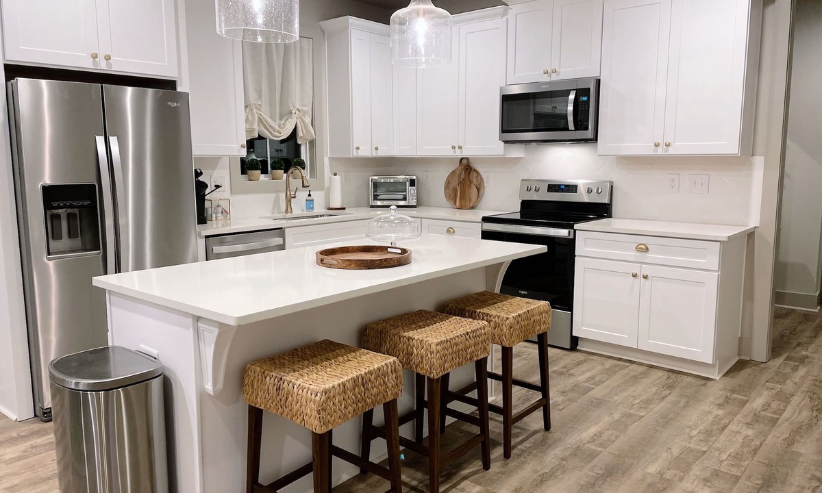 Auburn Cottage | The Loveliest Cottage on the Plains! 2BR/2BA Smart Cottage 1.4M to Campus