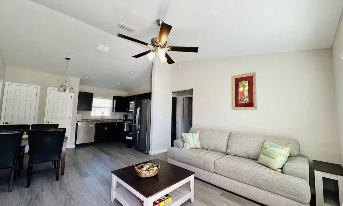 Ocala House | The Palm - 3 BR home Minutes away from WEC, OBS, FAST & HITS Located on W Hwy 40