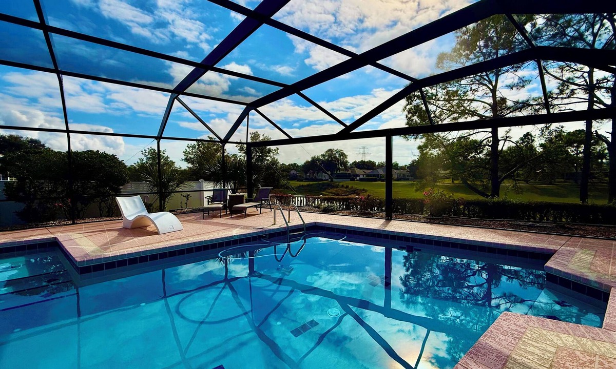 Briar Meadow House | The Palms. Luxurious, pool, view