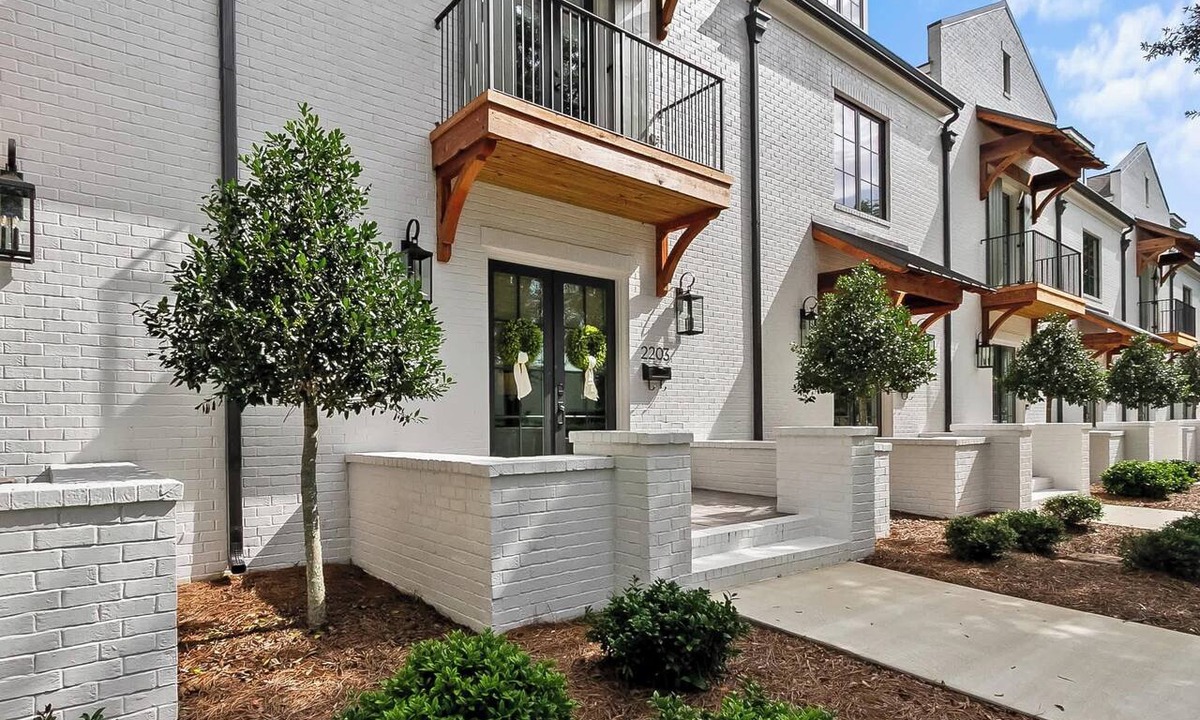 Tuscaloosa House | The Pearl on Paul Bryant - Luxury Townhome