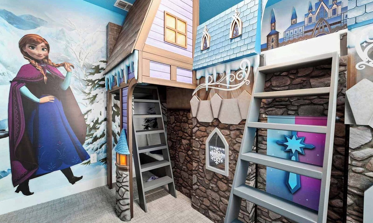 Florida Center House | The Regal | PVT palace on I-Drive w/castle theme RM, pool - close to everything