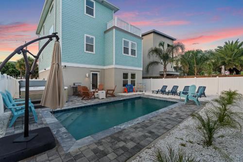 St. Augustine Beach House | The Salty Blue l Pool l Walk to Beach