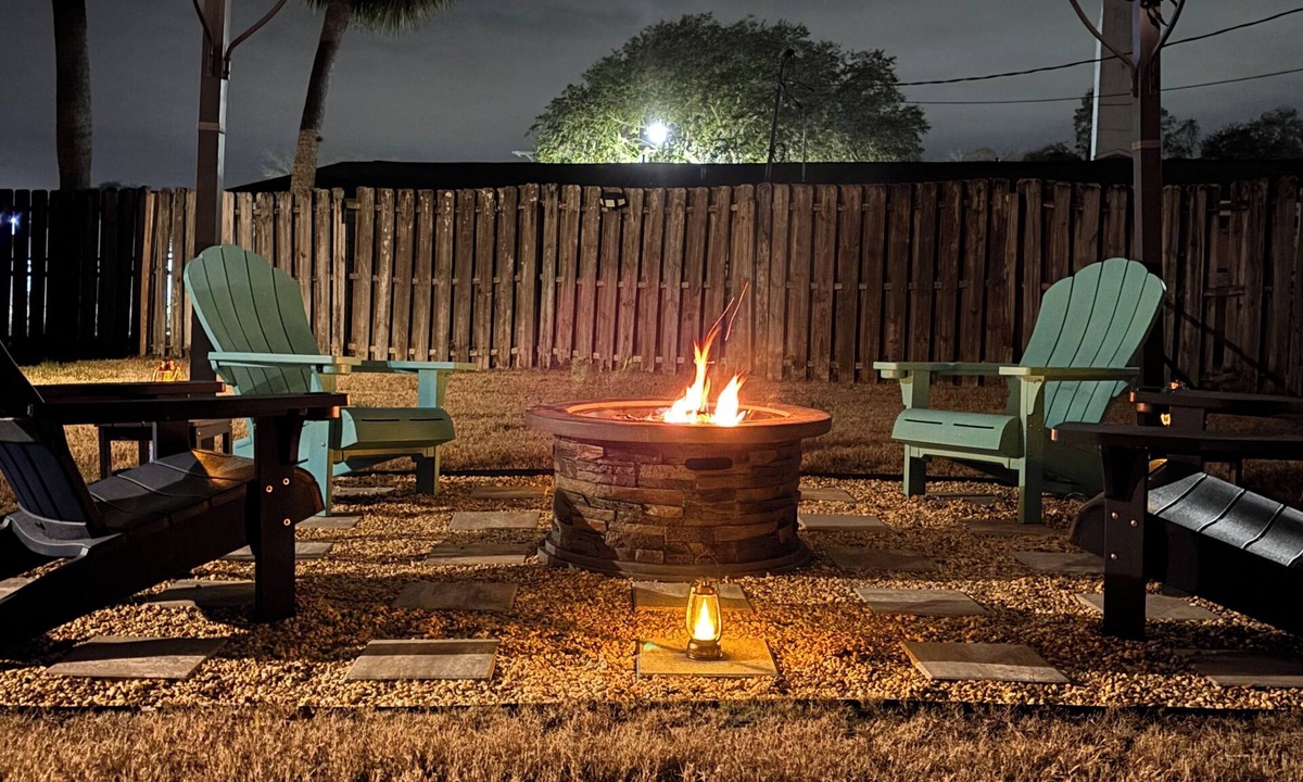Sanford Apartment | The Sanctuary Den: Backyard Retreat with Fire Pit Near Downtown Sanford