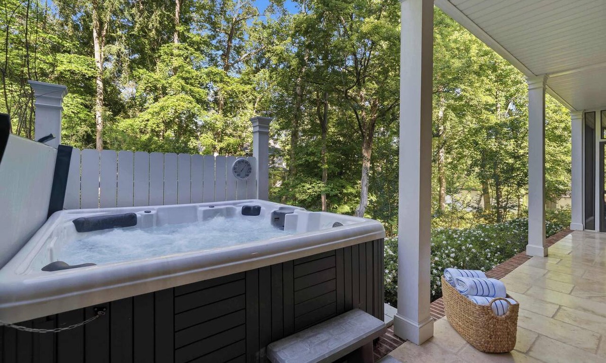 Milledgeville House | The Sinclair House Private Lake Retreat