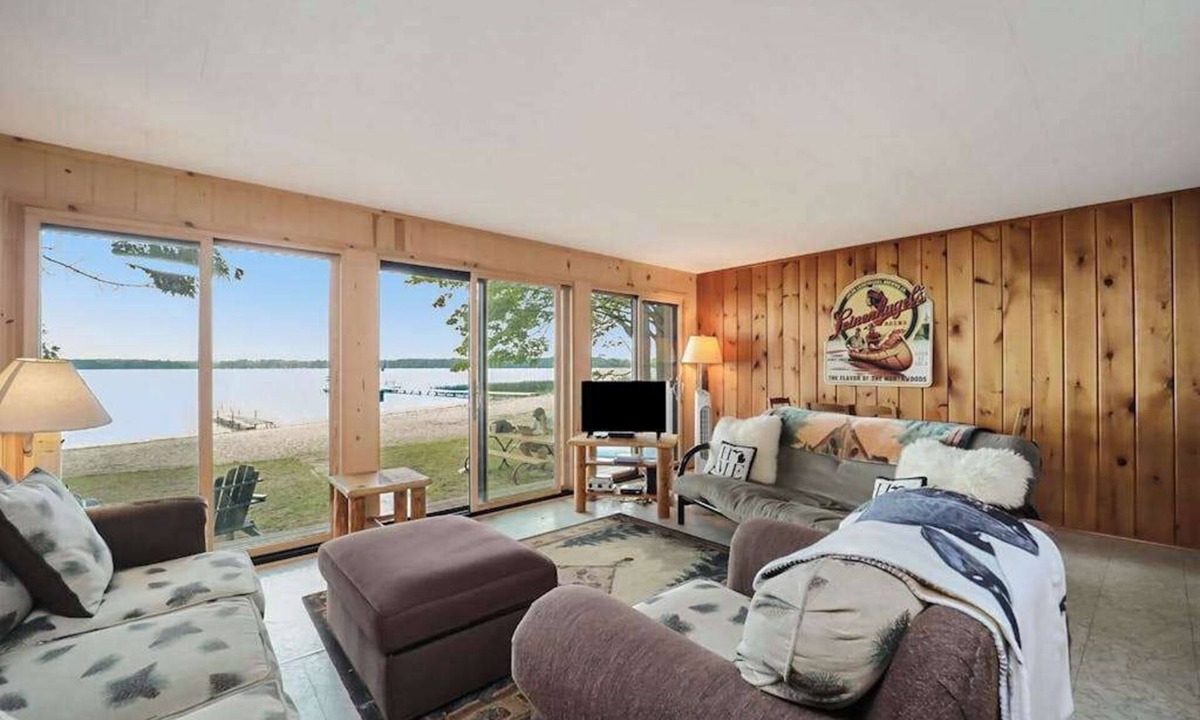 Interlochen House | The Summer Cabin | Lakefront house in Interlochen with private beach access