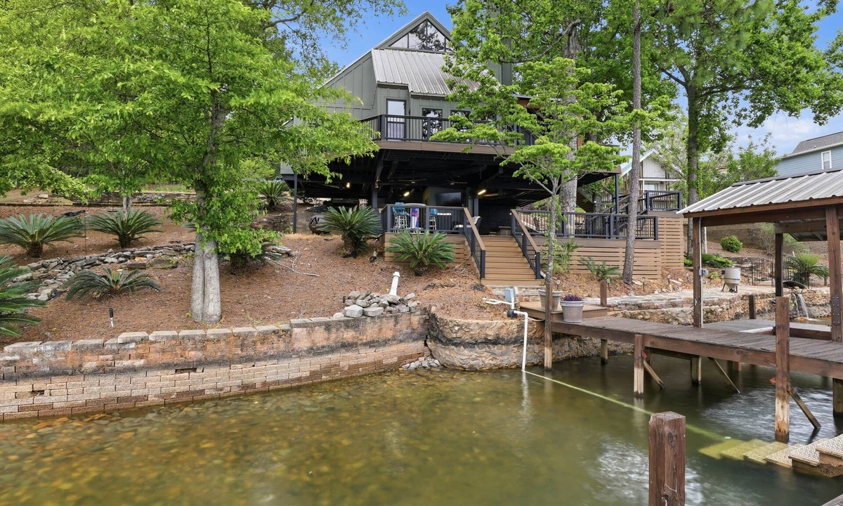 Dadeville House | The Tree House on Lake Martin