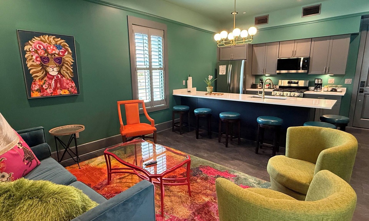 Biloxi House | The Treehouse @ The Pullman House, Downtown Ocean Springs Condo w/Pool
